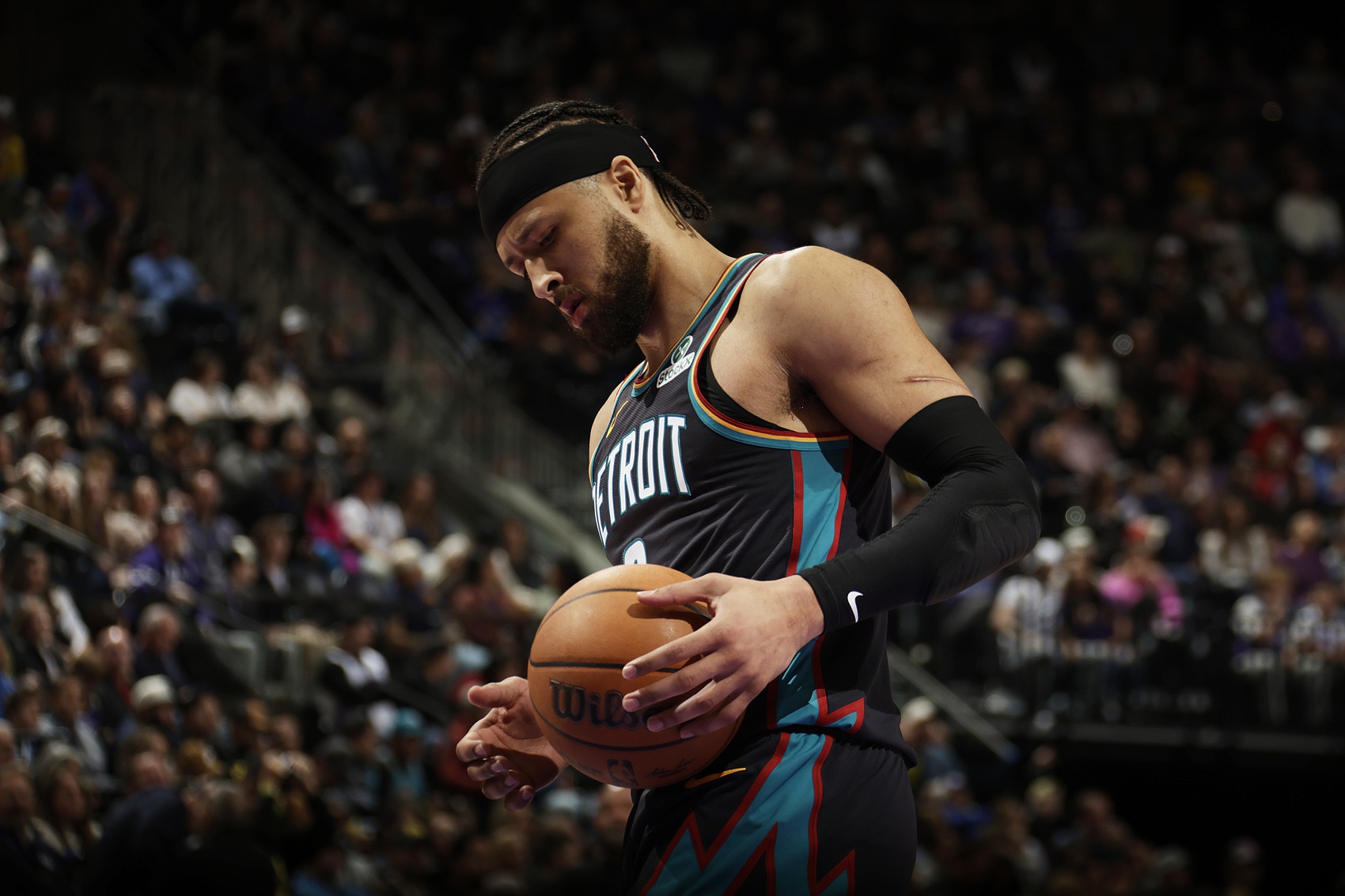 博鱼体育平台-16中3&amp;三分7中0得10分！奥特：我们换防坎宁安对他进行持球压迫